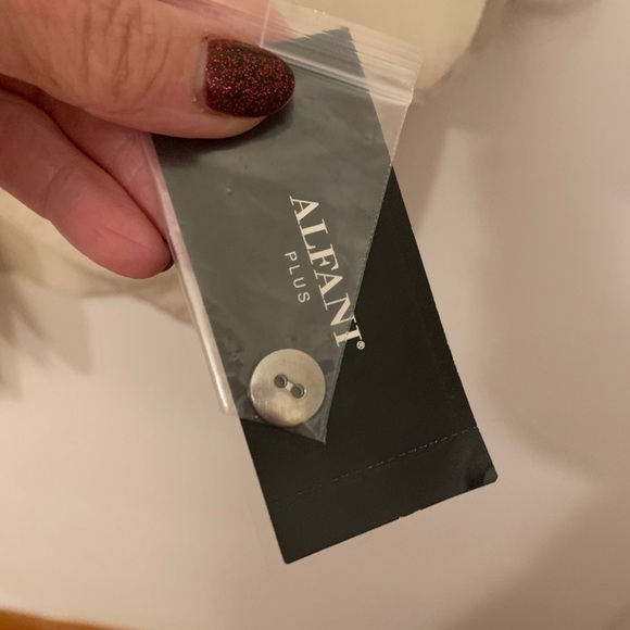 NWT Alfani pop art top beige 3x - Picture 9 of 10